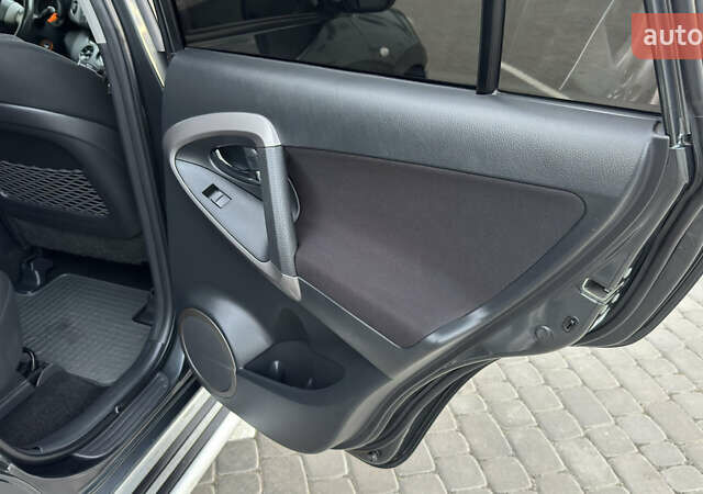 Сірий Тойота РАВ 4, об'ємом двигуна 2 л та пробігом 90 тис. км за 12300 $, фото 125 на Automoto.ua