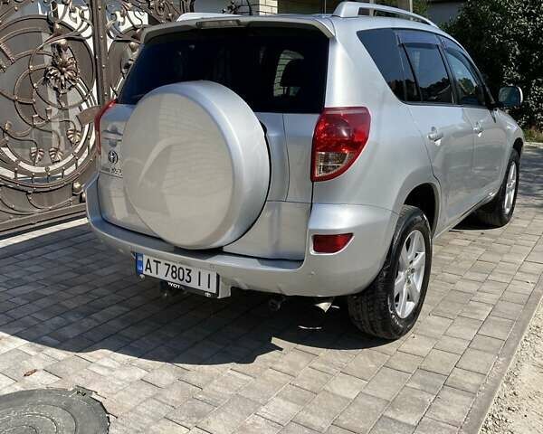 Серый Тойота РАВ 4, объемом двигателя 2 л и пробегом 158 тыс. км за 10800 $, фото 4 на Automoto.ua