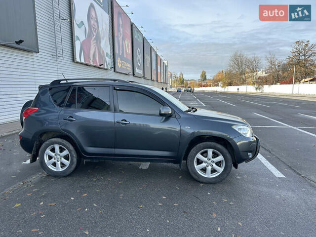 Серый Тойота РАВ 4, объемом двигателя 2 л и пробегом 213 тыс. км за 9999 $, фото 7 на Automoto.ua