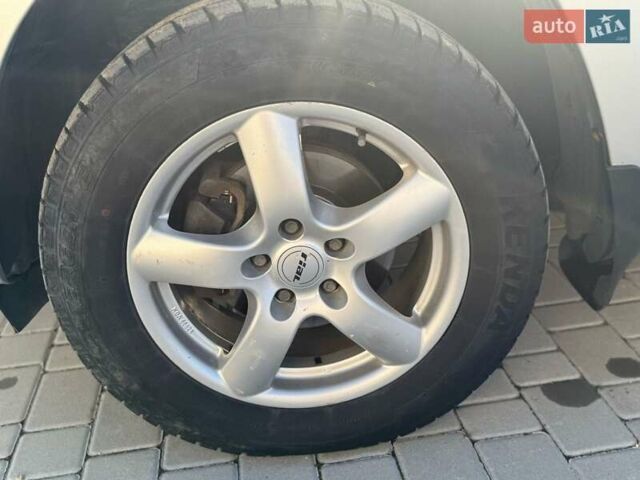 Серый Тойота РАВ 4, объемом двигателя 2.2 л и пробегом 263 тыс. км за 8950 $, фото 3 на Automoto.ua