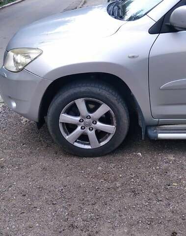 Серый Тойота РАВ 4, объемом двигателя 2 л и пробегом 346 тыс. км за 11000 $, фото 2 на Automoto.ua