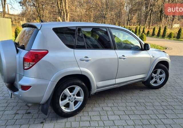 Серый Тойота РАВ 4, объемом двигателя 2.23 л и пробегом 293 тыс. км за 7999 $, фото 102 на Automoto.ua