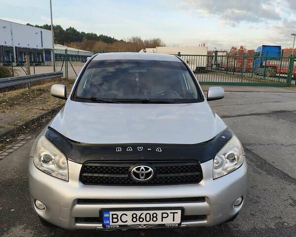 Серый Тойота РАВ 4, объемом двигателя 2 л и пробегом 167 тыс. км за 10577 $, фото 1 на Automoto.ua