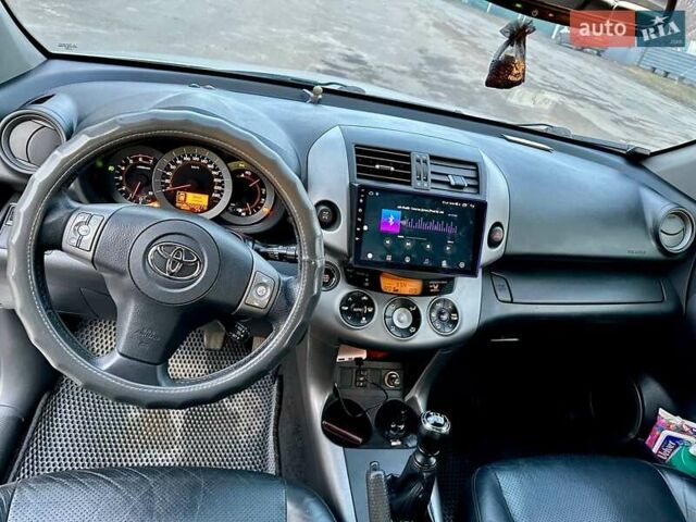 Сірий Тойота РАВ 4, об'ємом двигуна 2.2 л та пробігом 263 тис. км за 9999 $, фото 18 на Automoto.ua