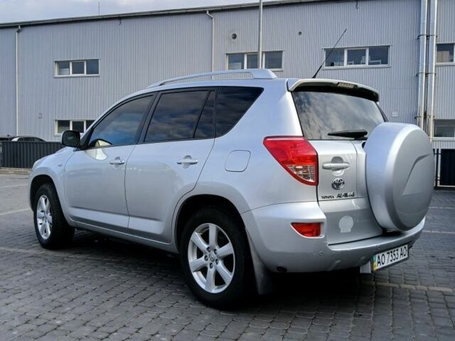 Серый Тойота РАВ 4, объемом двигателя 2 л и пробегом 260 тыс. км за 10100 $, фото 3 на Automoto.ua