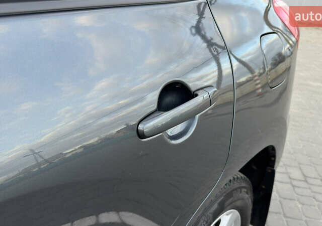 Сірий Тойота РАВ 4, об'ємом двигуна 2 л та пробігом 90 тис. км за 12300 $, фото 78 на Automoto.ua