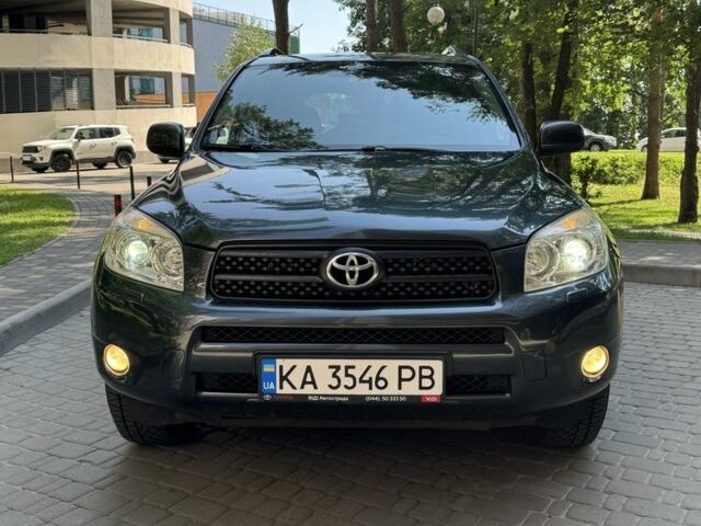 Сірий Тойота РАВ 4, об'ємом двигуна 2 л та пробігом 250 тис. км за 8950 $, фото 9 на Automoto.ua