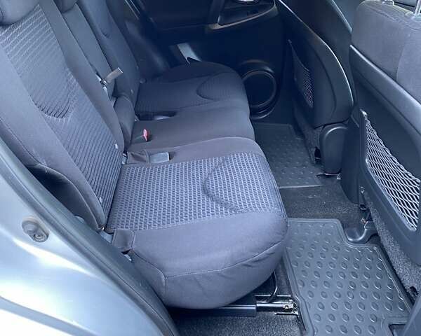 Серый Тойота РАВ 4, объемом двигателя 2 л и пробегом 158 тыс. км за 10800 $, фото 14 на Automoto.ua