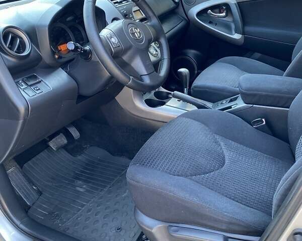 Серый Тойота РАВ 4, объемом двигателя 2 л и пробегом 158 тыс. км за 10800 $, фото 12 на Automoto.ua