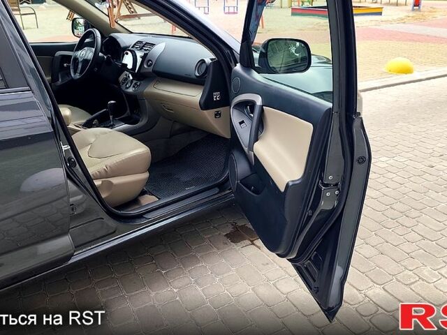 Серый Тойота РАВ 4, объемом двигателя 2 л и пробегом 191 тыс. км за 9500 $, фото 6 на Automoto.ua