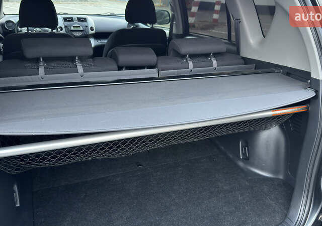 Серый Тойота РАВ 4, объемом двигателя 2 л и пробегом 90 тыс. км за 12300 $, фото 147 на Automoto.ua