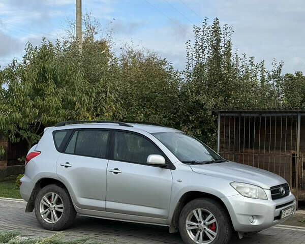 Серый Тойота РАВ 4, объемом двигателя 0 л и пробегом 250 тыс. км за 9500 $, фото 2 на Automoto.ua