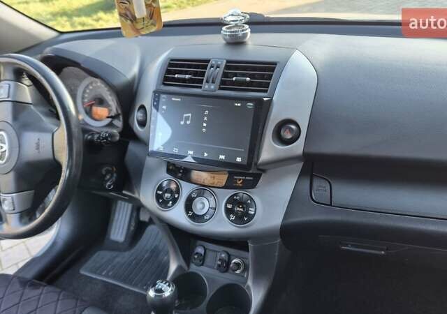 Серый Тойота РАВ 4, объемом двигателя 2.23 л и пробегом 293 тыс. км за 7999 $, фото 75 на Automoto.ua