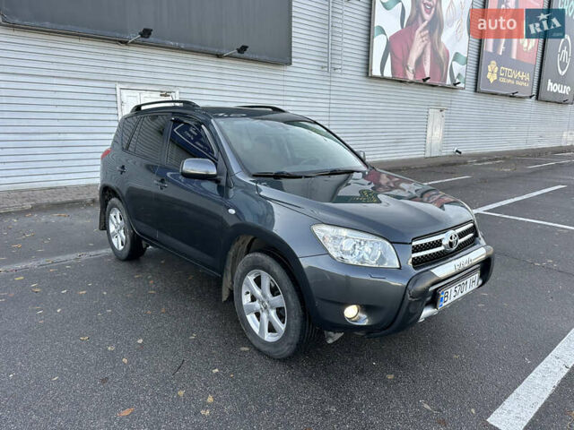 Серый Тойота РАВ 4, объемом двигателя 2 л и пробегом 213 тыс. км за 9999 $, фото 4 на Automoto.ua