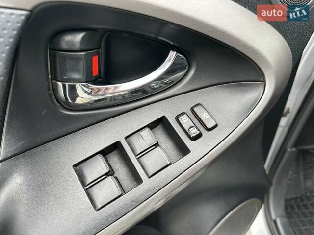 Серый Тойота РАВ 4, объемом двигателя 2 л и пробегом 309 тыс. км за 8950 $, фото 22 на Automoto.ua