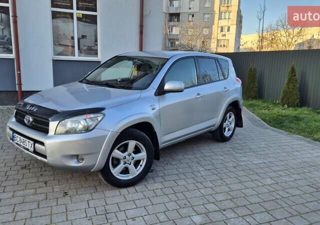Серый Тойота РАВ 4, объемом двигателя 2.23 л и пробегом 293 тыс. км за 7999 $, фото 2 на Automoto.ua