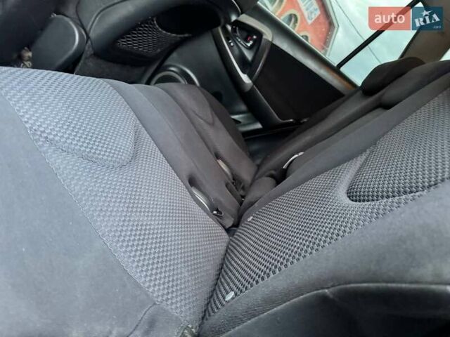 Сірий Тойота РАВ 4, об'ємом двигуна 2.23 л та пробігом 175 тис. км за 9650 $, фото 22 на Automoto.ua