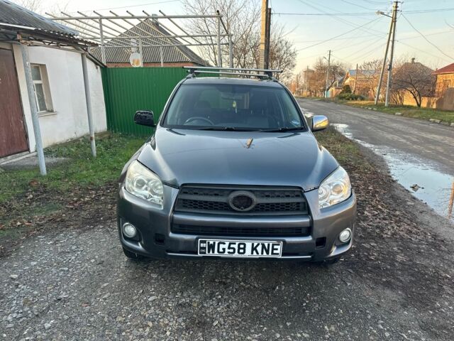 Серый Тойота РАВ 4, объемом двигателя 2.2 л и пробегом 290 тыс. км за 5000 $, фото 1 на Automoto.ua