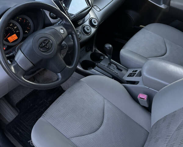 Сірий Тойота РАВ 4, об'ємом двигуна 2.5 л та пробігом 251 тис. км за 9499 $, фото 8 на Automoto.ua