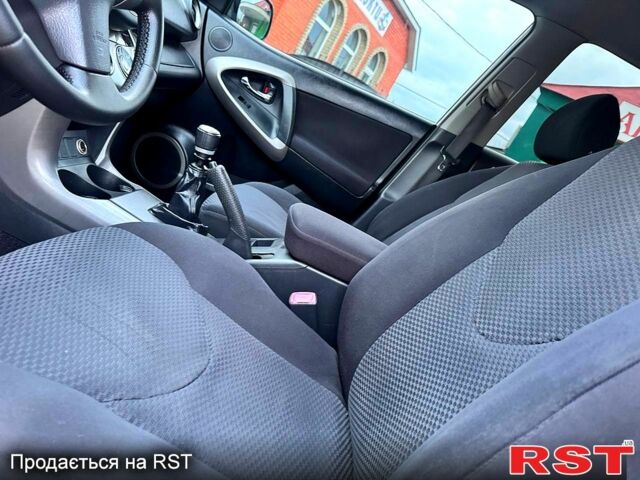 Сірий Тойота РАВ 4, об'ємом двигуна 2.2 л та пробігом 175 тис. км за 9650 $, фото 6 на Automoto.ua