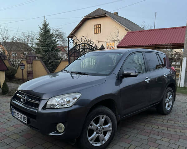 Серый Тойота РАВ 4, объемом двигателя 2.2 л и пробегом 183 тыс. км за 10200 $, фото 1 на Automoto.ua