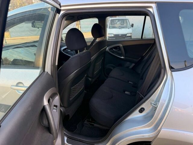 Серый Тойота РАВ 4, объемом двигателя 2.2 л и пробегом 300 тыс. км за 4000 $, фото 7 на Automoto.ua