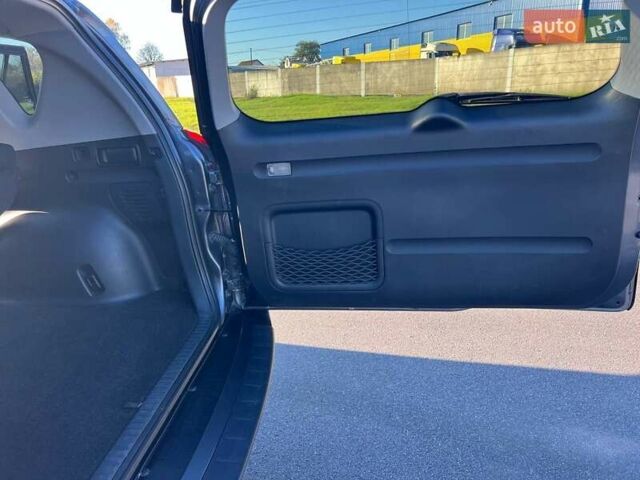 Серый Тойота РАВ 4, объемом двигателя 2.2 л и пробегом 199 тыс. км за 10500 $, фото 14 на Automoto.ua