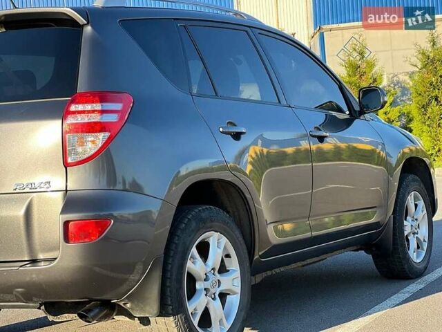 Серый Тойота РАВ 4, объемом двигателя 2.2 л и пробегом 199 тыс. км за 10500 $, фото 5 на Automoto.ua