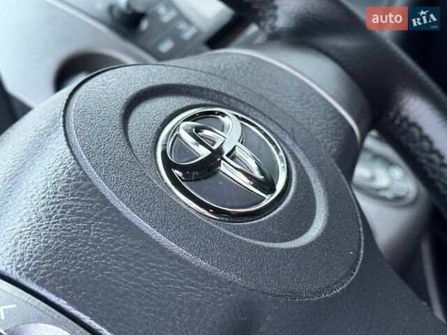 Сірий Тойота РАВ 4, об'ємом двигуна 2.23 л та пробігом 175 тис. км за 9650 $, фото 20 на Automoto.ua