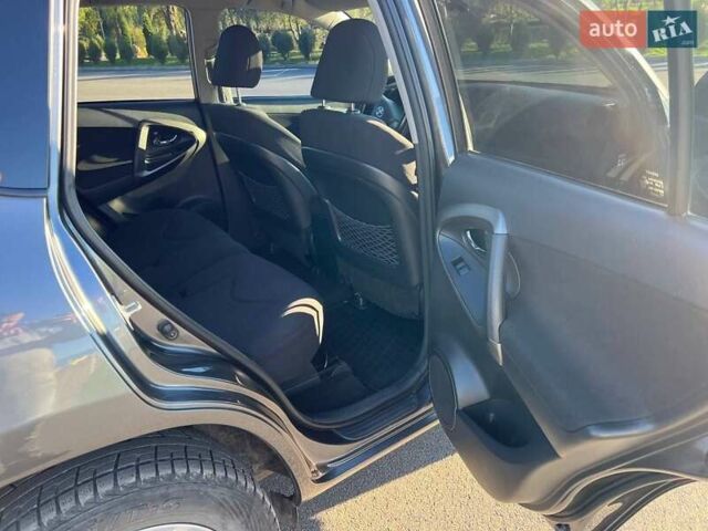 Серый Тойота РАВ 4, объемом двигателя 2.2 л и пробегом 199 тыс. км за 10500 $, фото 12 на Automoto.ua