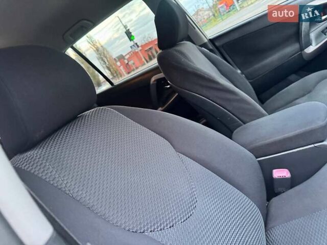 Сірий Тойота РАВ 4, об'ємом двигуна 2.23 л та пробігом 175 тис. км за 9650 $, фото 27 на Automoto.ua