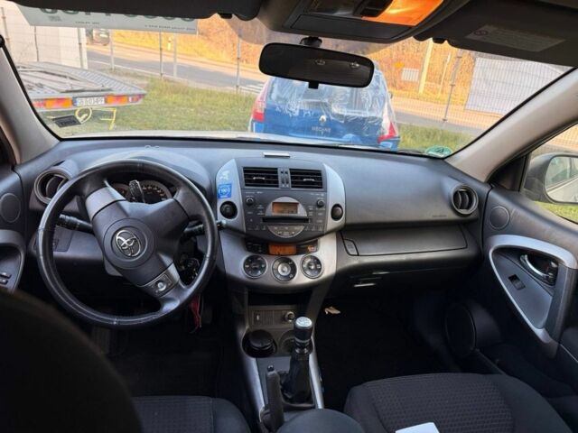 Серый Тойота РАВ 4, объемом двигателя 2.2 л и пробегом 300 тыс. км за 4000 $, фото 6 на Automoto.ua