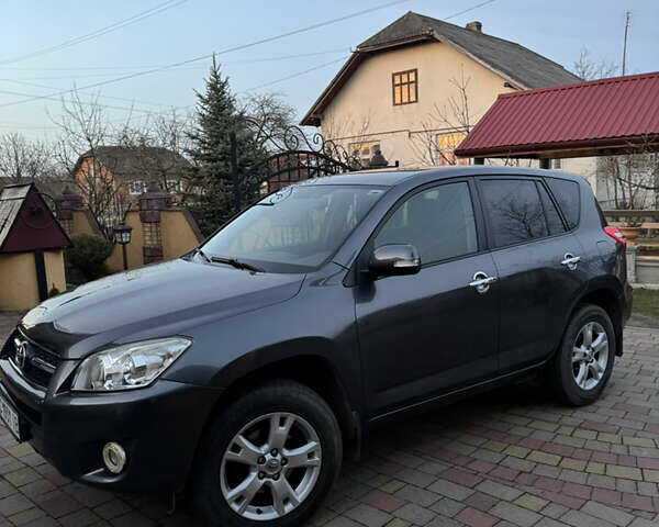 Серый Тойота РАВ 4, объемом двигателя 2.2 л и пробегом 183 тыс. км за 10200 $, фото 2 на Automoto.ua