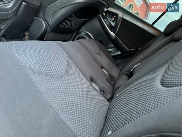 Сірий Тойота РАВ 4, об'ємом двигуна 2.23 л та пробігом 175 тис. км за 9650 $, фото 23 на Automoto.ua