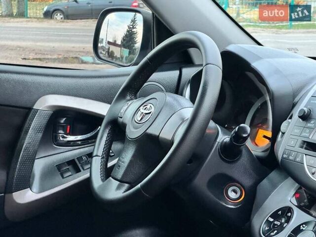 Сірий Тойота РАВ 4, об'ємом двигуна 2.23 л та пробігом 175 тис. км за 9650 $, фото 31 на Automoto.ua