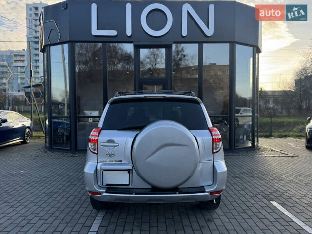 Сірий Тойота РАВ 4, об'ємом двигуна 2.5 л та пробігом 251 тис. км за 9499 $, фото 7 на Automoto.ua