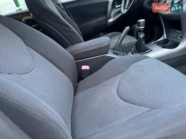 Сірий Тойота РАВ 4, об'ємом двигуна 2.23 л та пробігом 175 тис. км за 9650 $, фото 28 на Automoto.ua