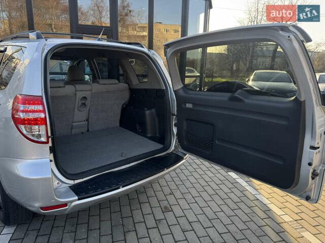 Сірий Тойота РАВ 4, об'ємом двигуна 2.5 л та пробігом 251 тис. км за 9499 $, фото 19 на Automoto.ua
