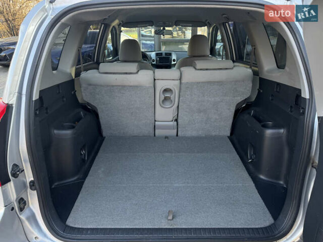 Сірий Тойота РАВ 4, об'ємом двигуна 2.5 л та пробігом 251 тис. км за 9499 $, фото 18 на Automoto.ua