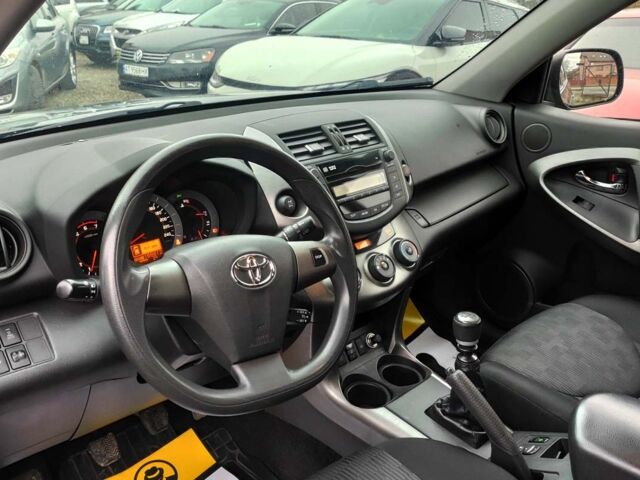 Серый Тойота РАВ 4, объемом двигателя 2.2 л и пробегом 168 тыс. км за 14100 $, фото 7 на Automoto.ua