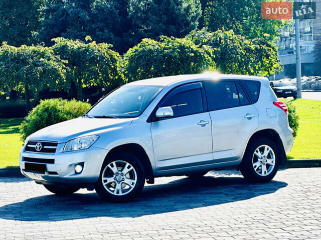 Сірий Тойота РАВ 4, об'ємом двигуна 2 л та пробігом 139 тис. км за 11500 $, фото 2 на Automoto.ua