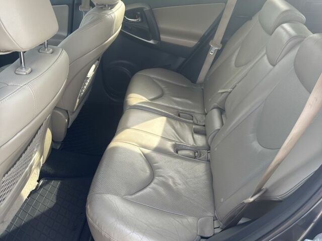 Сірий Тойота РАВ 4, об'ємом двигуна 2.2 л та пробігом 305 тис. км за 12000 $, фото 4 на Automoto.ua