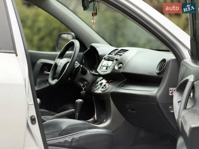 Серый Тойота РАВ 4, объемом двигателя 2.2 л и пробегом 279 тыс. км за 12600 $, фото 29 на Automoto.ua