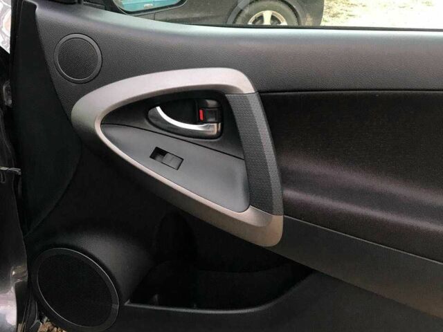 Серый Тойота РАВ 4, объемом двигателя 2.2 л и пробегом 240 тыс. км за 12300 $, фото 12 на Automoto.ua