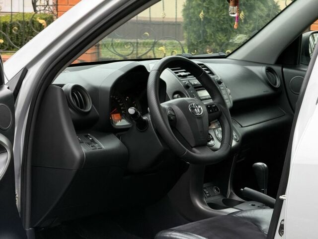 Серый Тойота РАВ 4, объемом двигателя 2.2 л и пробегом 279 тыс. км за 12600 $, фото 9 на Automoto.ua