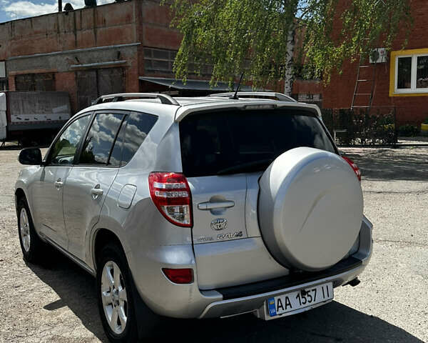Серый Тойота РАВ 4, объемом двигателя 2 л и пробегом 272 тыс. км за 13700 $, фото 6 на Automoto.ua