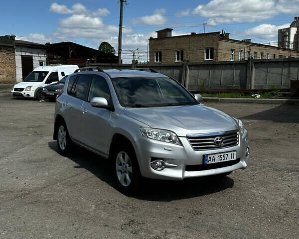 Серый Тойота РАВ 4, объемом двигателя 2 л и пробегом 272 тыс. км за 13700 $, фото 2 на Automoto.ua