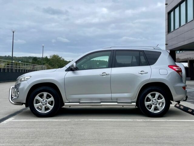 Серый Тойота РАВ 4, объемом двигателя 2.2 л и пробегом 219 тыс. км за 2900 $, фото 1 на Automoto.ua