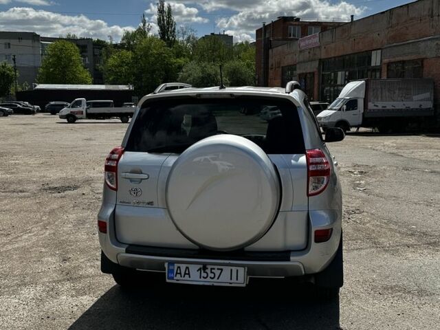 Серый Тойота РАВ 4, объемом двигателя 2 л и пробегом 274 тыс. км за 12500 $, фото 5 на Automoto.ua