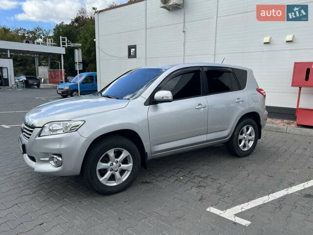 Серый Тойота РАВ 4, объемом двигателя 2.2 л и пробегом 291 тыс. км за 10699 $, фото 3 на Automoto.ua